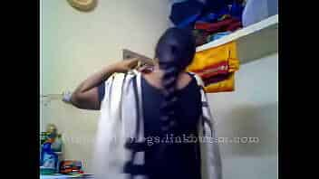 tamil aunty recordin herself and showing her boobs ..